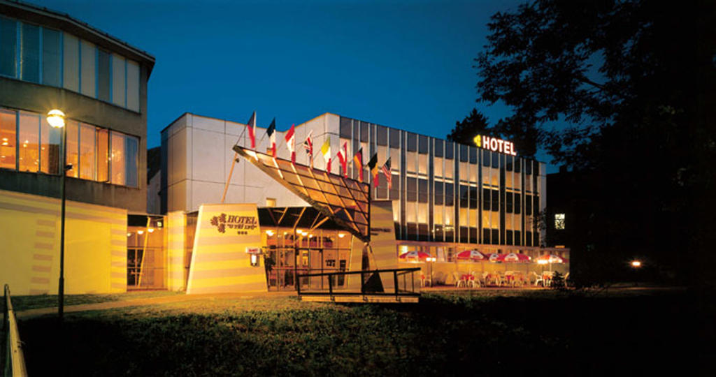 Hotel U Tri Lvu 捷克布杰约维采 外观 照片