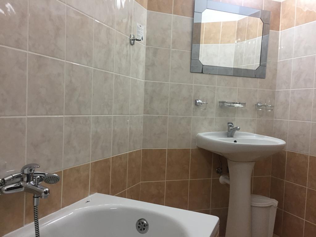 Hotel U Tri Lvu 捷克布杰约维采 外观 照片