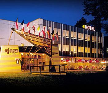 Hotel U Tri Lvu 捷克布杰约维采 外观 照片